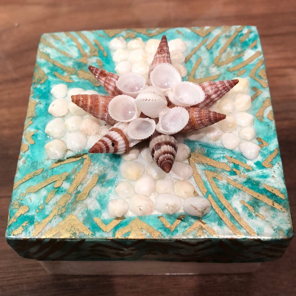 Shell trinket box
